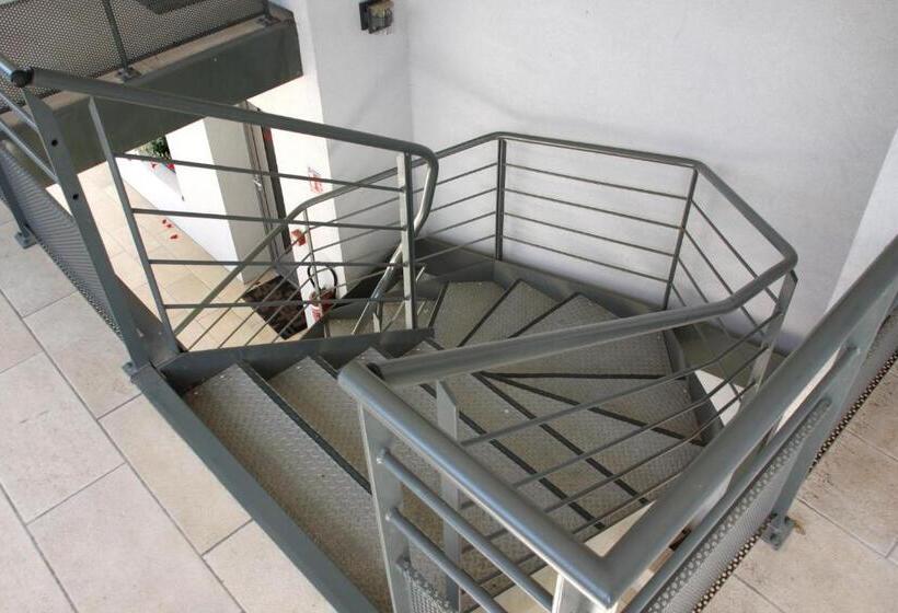 Logis Hotels   Hôtel Et Restaurant Le Relais Des Garrigues