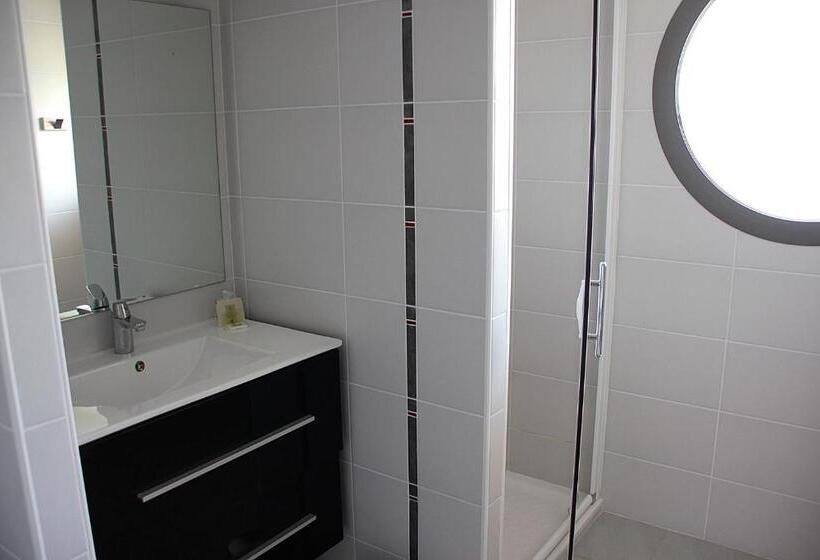 Logis Hotels   Hôtel Et Restaurant Le Relais Des Garrigues