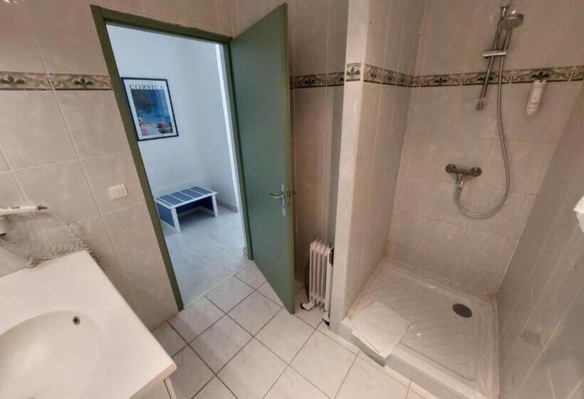 Logis Hotels   Hôtel Et Restaurant Le Relais Des Garrigues