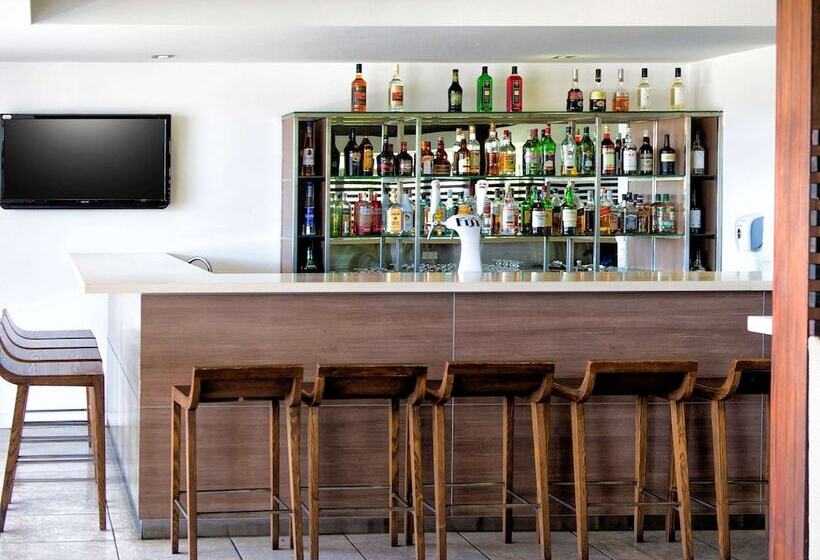 منتجع Novotel Nadi