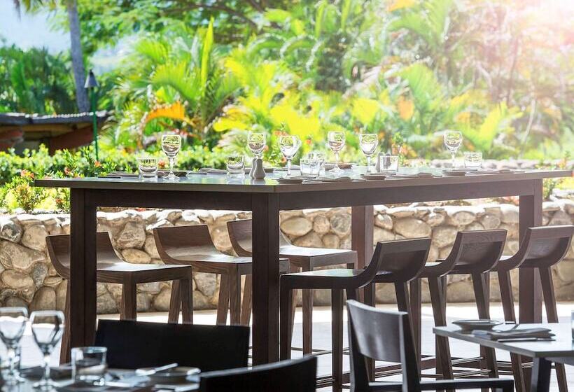 منتجع Novotel Nadi