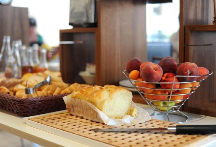 The Originals City, Hotel Central Parc, Oyonnax