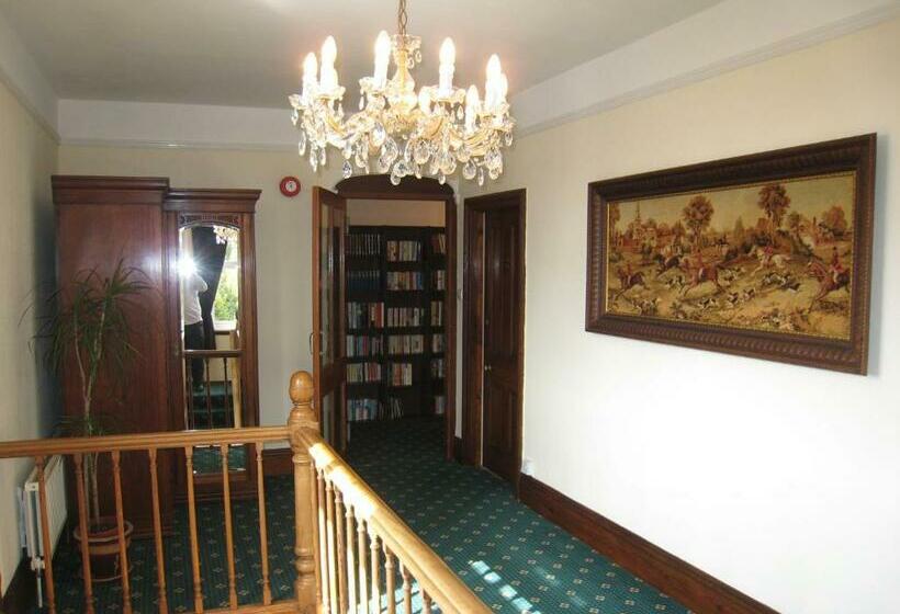 Ashleigh House   Hot Tub, Snooker Table, Sleeps 24