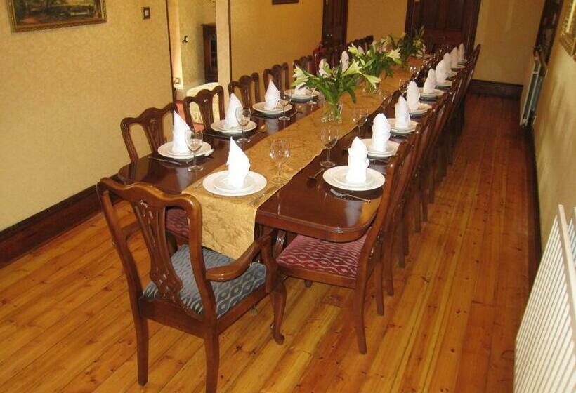 Ashleigh House   Hot Tub, Snooker Table, Sleeps 24