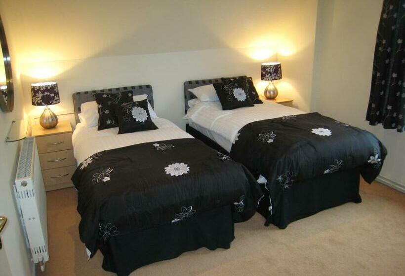 Ashleigh House   Hot Tub, Snooker Table, Sleeps 24