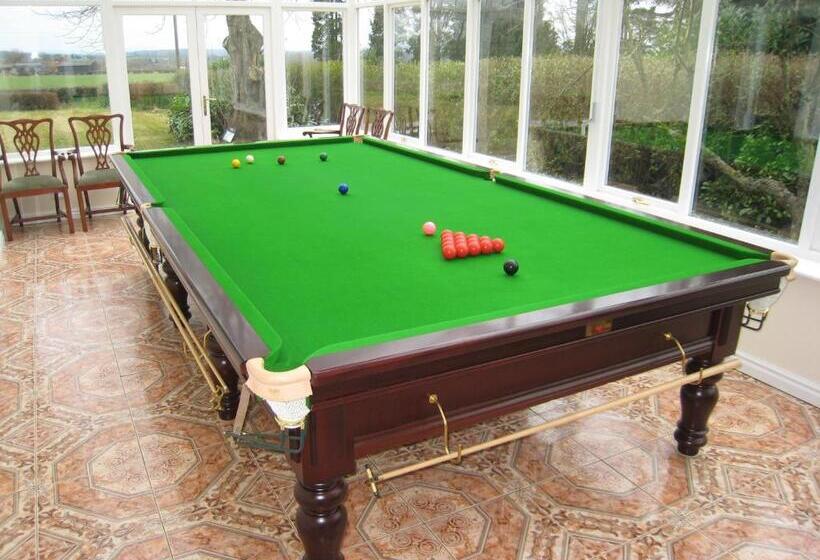 Ashleigh House   Hot Tub, Snooker Table, Sleeps 24