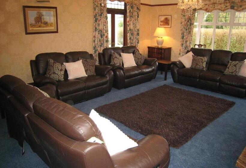 Ashleigh House   Hot Tub, Snooker Table, Sleeps 24