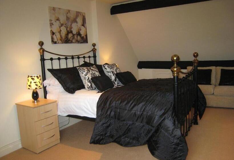 Ashleigh House   Hot Tub, Snooker Table, Sleeps 24