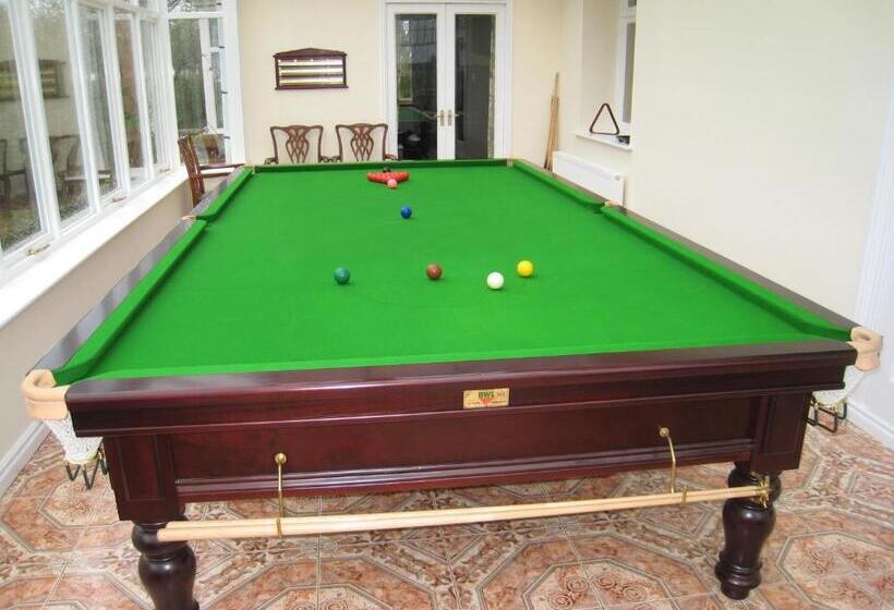 Ashleigh House   Hot Tub, Snooker Table, Sleeps 24