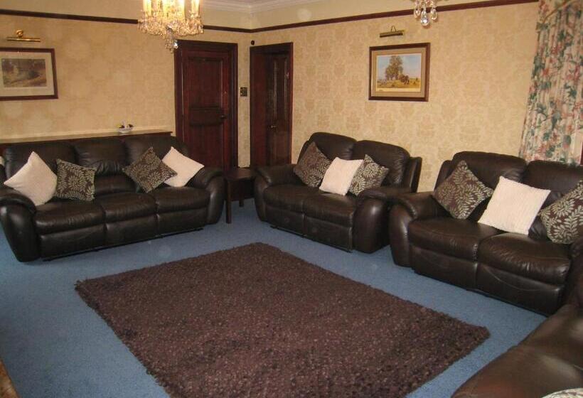 Ashleigh House   Hot Tub, Snooker Table, Sleeps 24