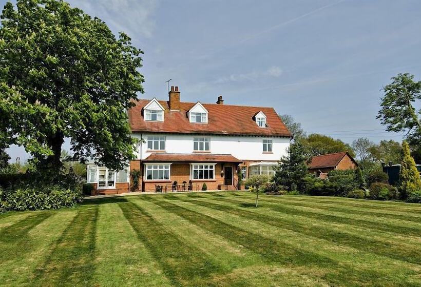 Ashleigh House   Hot Tub, Snooker Table, Sleeps 24