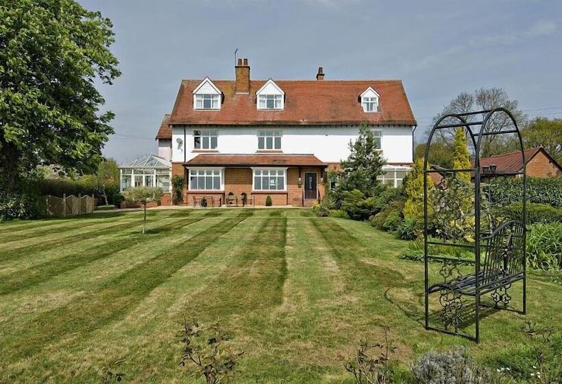 Ashleigh House   Hot Tub, Snooker Table, Sleeps 24