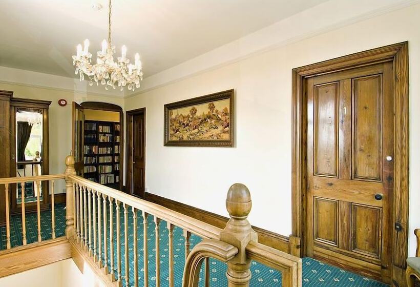 Ashleigh House   Hot Tub, Snooker Table, Sleeps 24