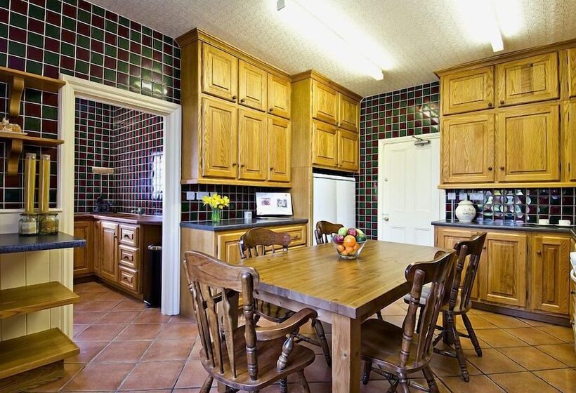 Ashleigh House   Hot Tub, Snooker Table, Sleeps 24