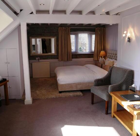 Castle Hotel & Apartments