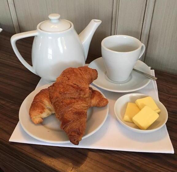 Castle Hotel & Apartments