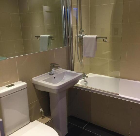 Castle Hotel & Apartments