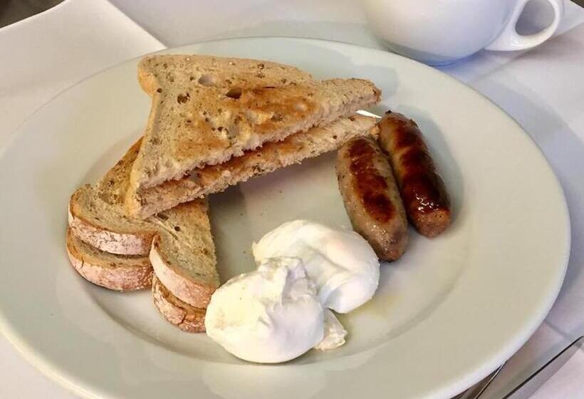 Castle Hotel & Apartments