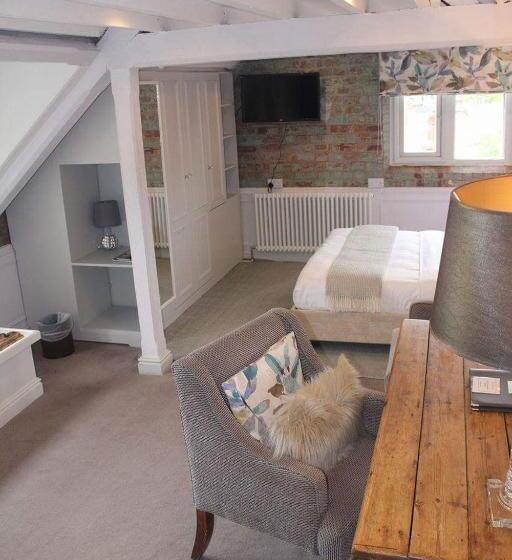 Castle Hotel & Apartments