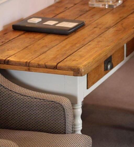 Castle Hotel & Apartments