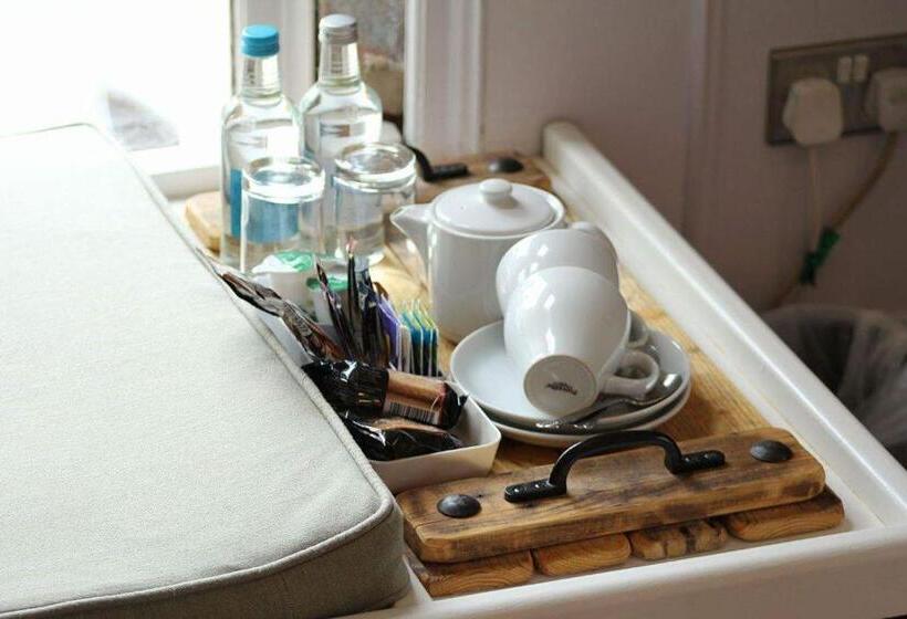 Castle Hotel & Apartments