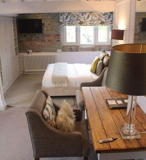 Castle Hotel & Apartments