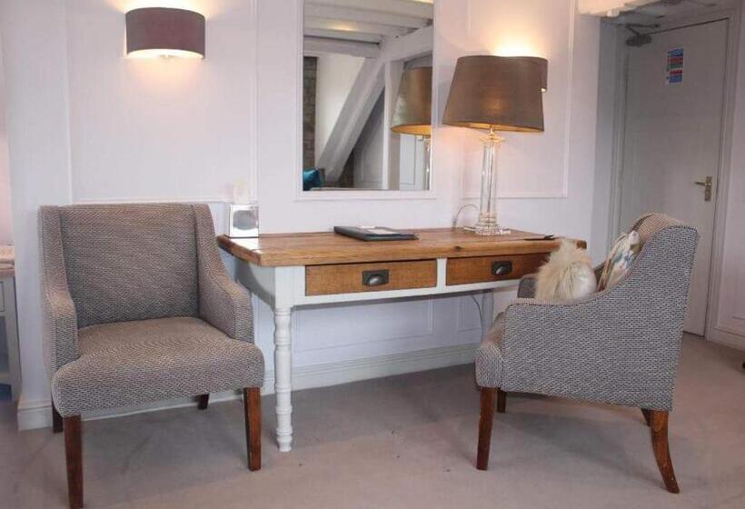 Castle Hotel & Apartments