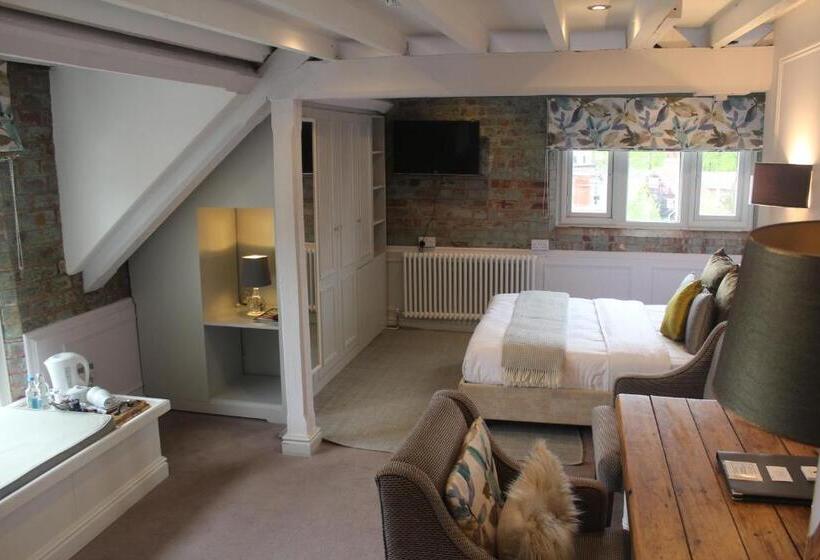 Castle Hotel & Apartments