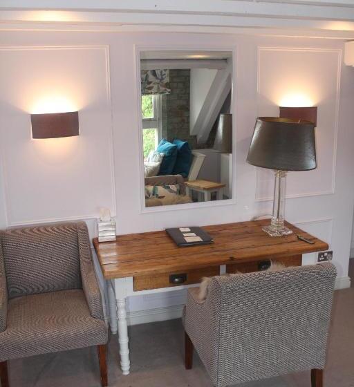 Castle Hotel & Apartments