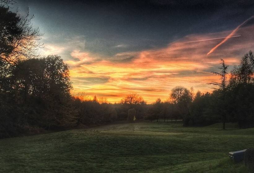 ホテル Ashdown Park