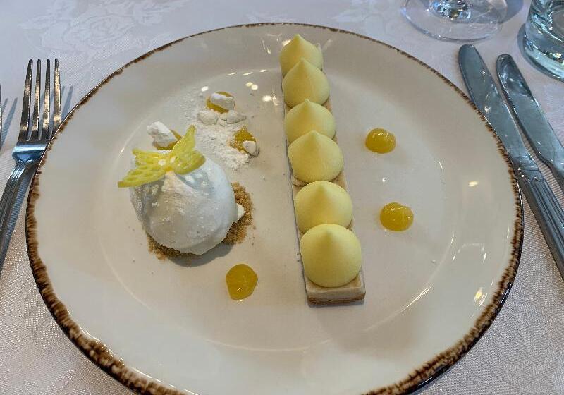 Отель Avisford Park