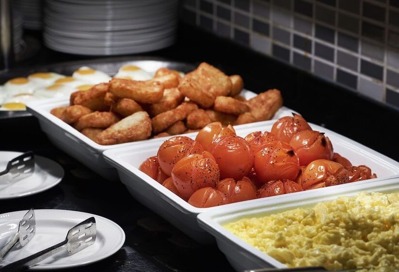 Отель Avisford Park