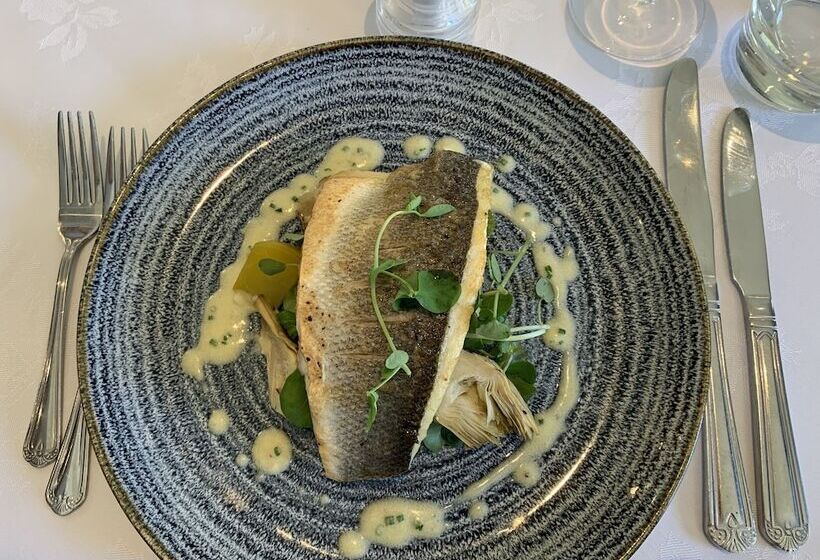 Отель Avisford Park