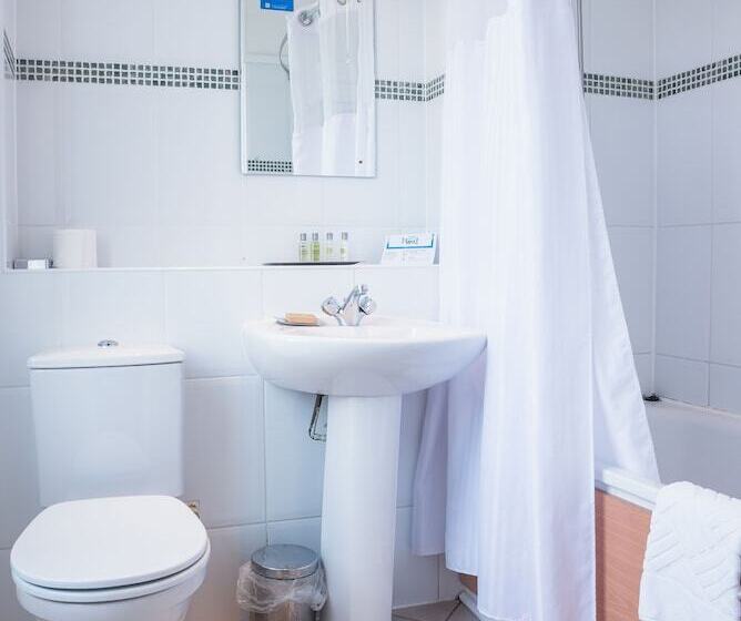 Отель Avisford Park