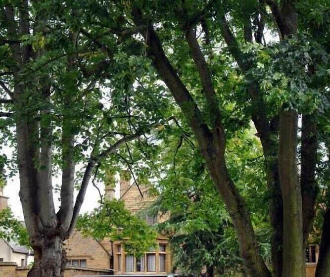 ホテル Whately Hall