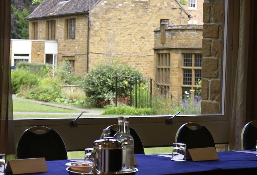 ホテル Whately Hall