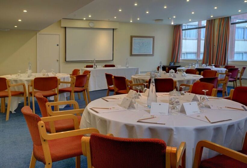 בית מלון כפרי Best Western Plough And Harrow