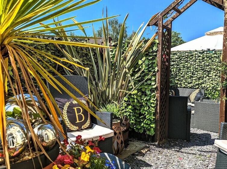 Brookside Hotel & Restaurant ,suitable For Solo Travelers, Couples, Families, Groups Education Trips