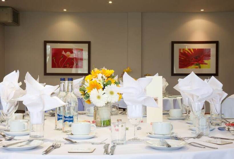 Cambridge Bar Hill Hotel, Bw Signature Collection