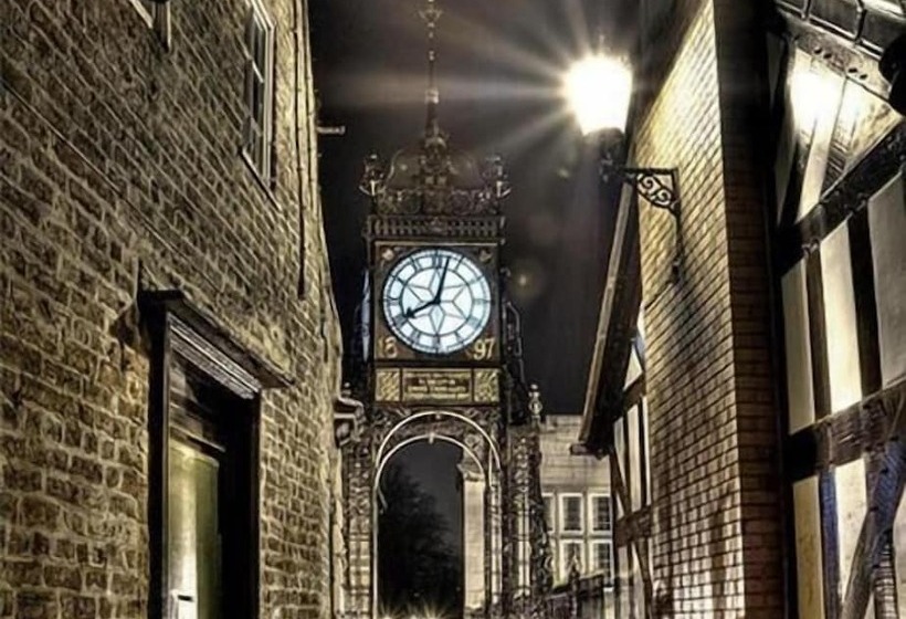 Отель The Chester Court