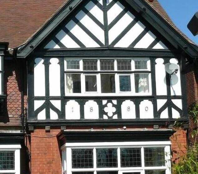 Отель The Chester Court