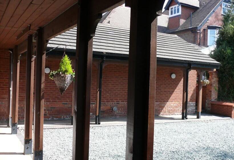 Отель The Chester Court