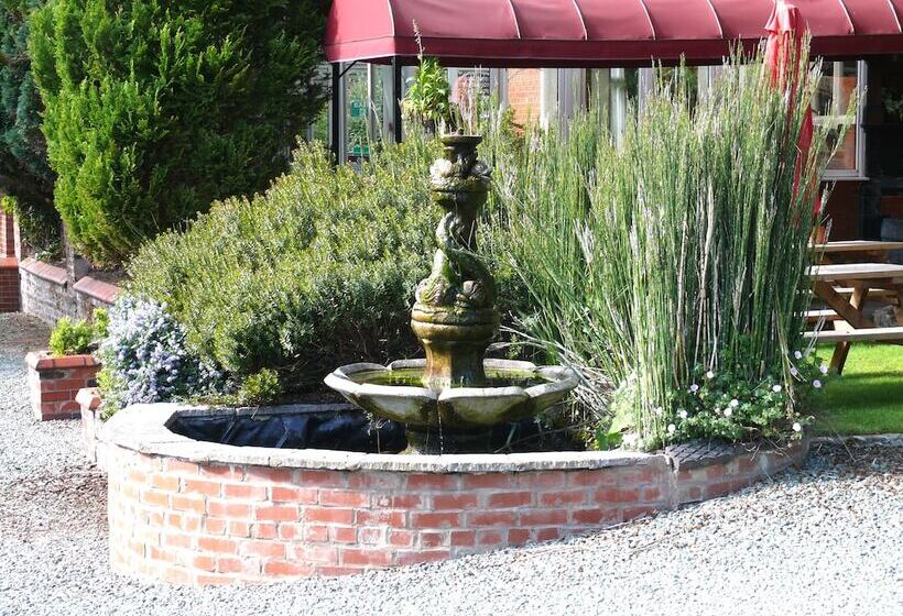 Отель The Chester Court