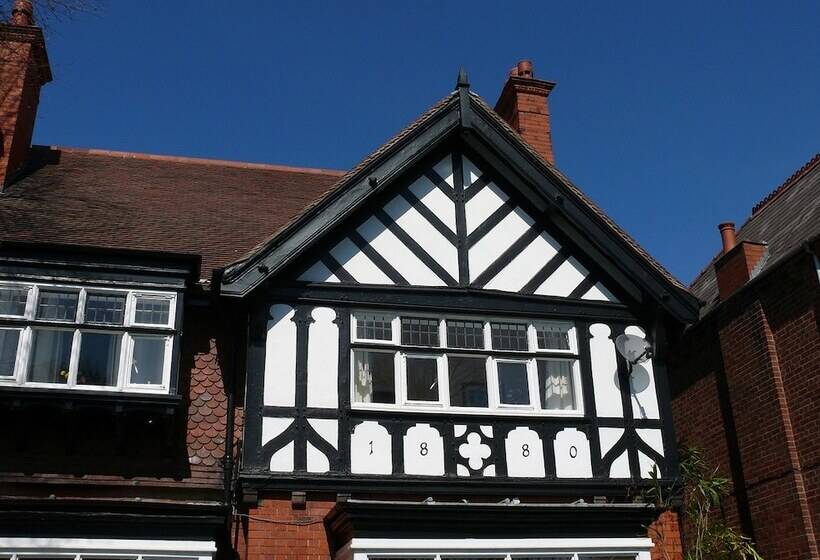 Отель The Chester Court