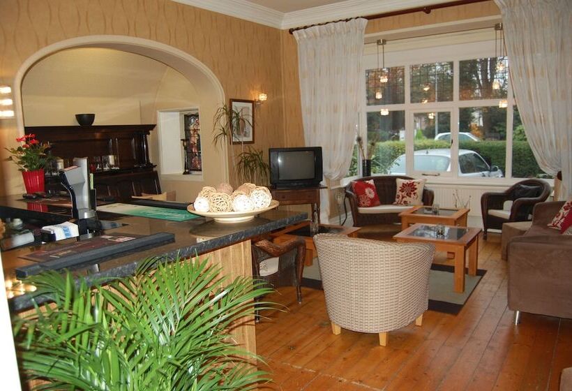 Отель The Chester Court