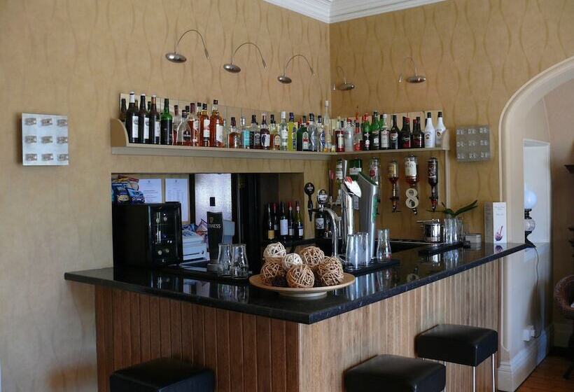 Отель The Chester Court