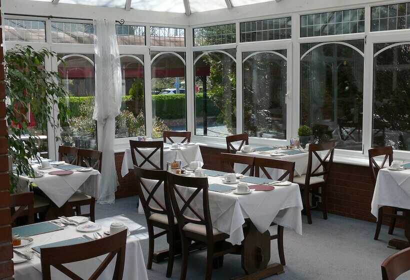 Отель The Chester Court