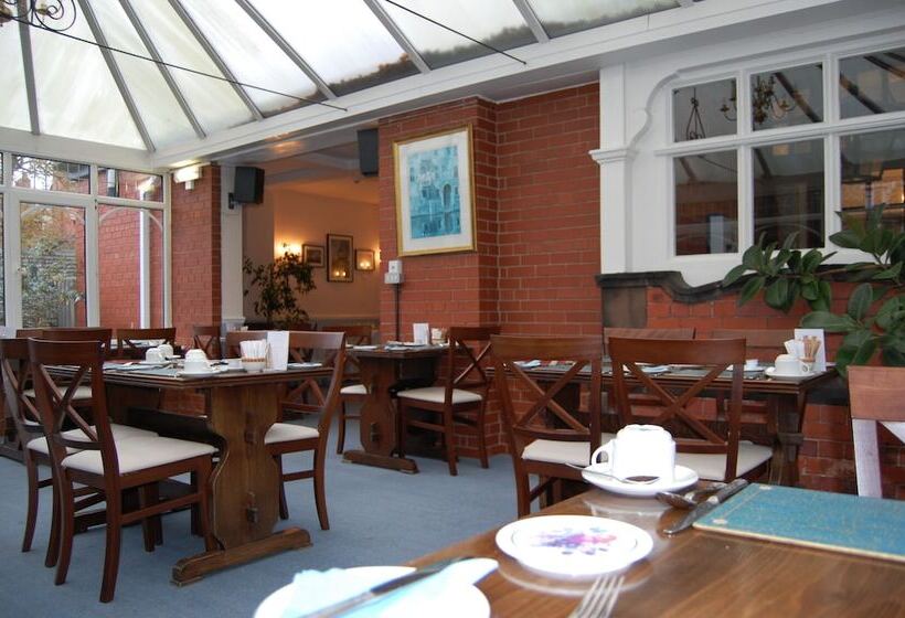 Отель The Chester Court