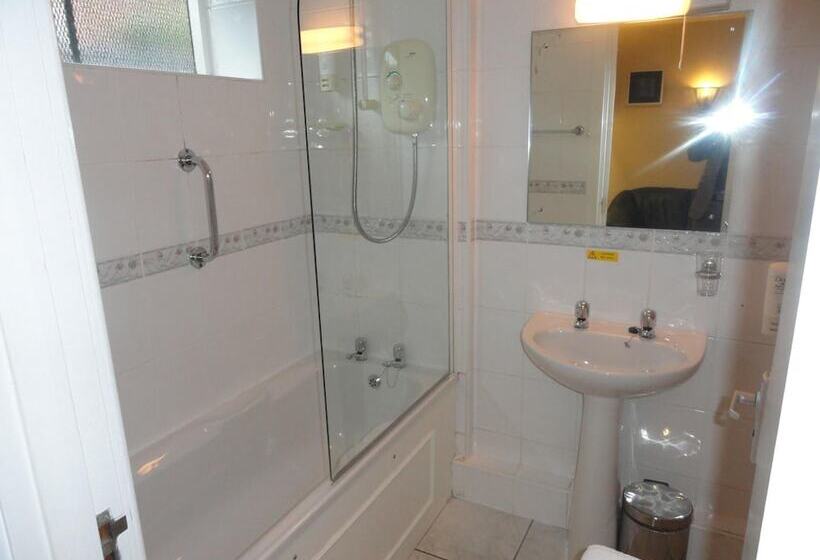 Отель The Chester Court