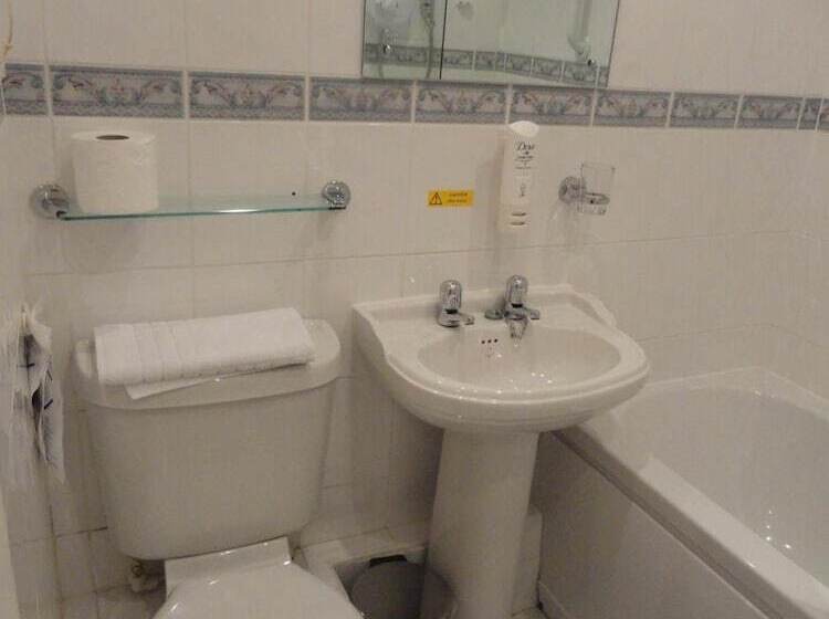 Отель The Chester Court